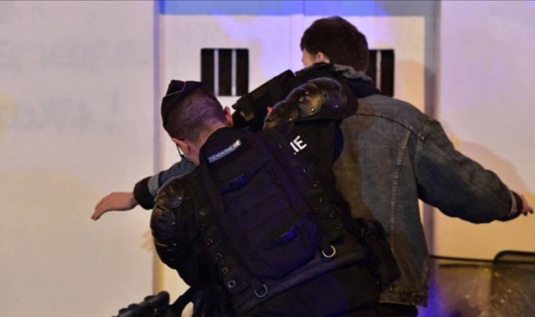 Fransa'da hürriyetler denetleyicisi göstericilerin haklarının ihlal edildiğini belirtti