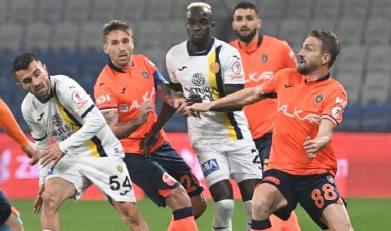 10 kişi Başakşehir, final için avantajı kaptı!