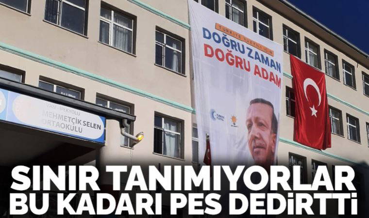 Van'da Mehmetçik Selen Ortaokulu'na Erdoğan pankartı