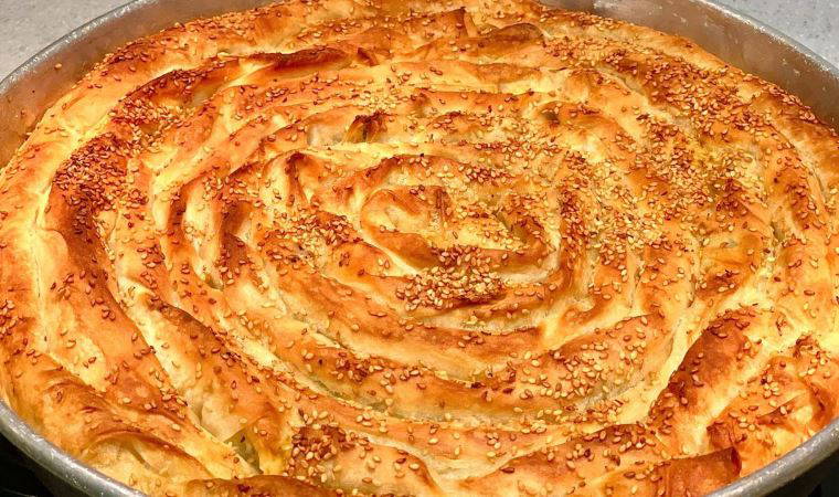 Böreğin dağılmasını önlemek meğer bu kadar kolaymış... 40 yıllık börekçilerin sırrı