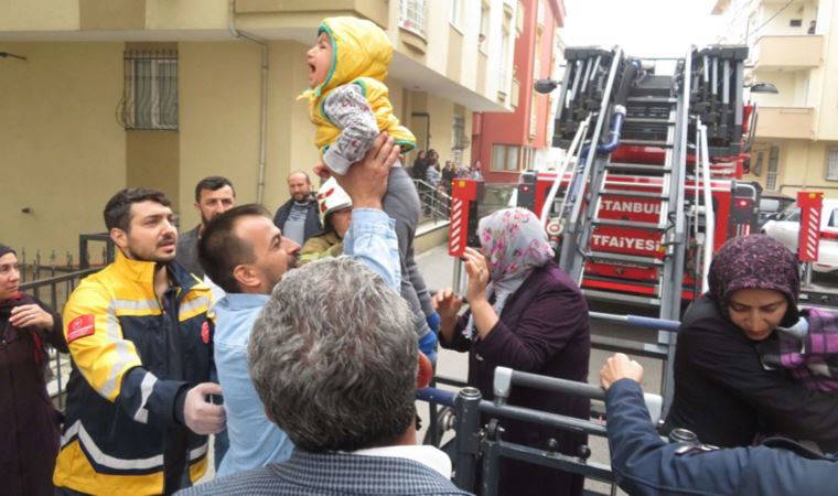Maltepe'de korkutan yangın: 2'si bebek 8 kişi kurtarıldı