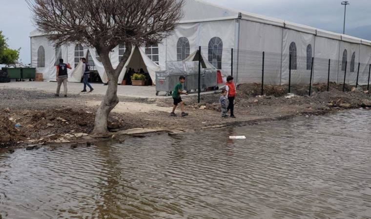 Hatay'da deniz yükseldi, sokaklar su altında kaldı