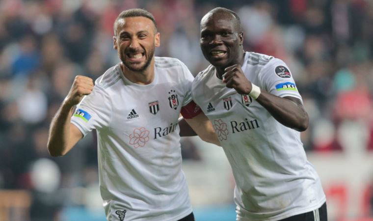 Beşiktaşlı futbolcu Cenk Tosun: 'Şampiyonluk yarışında kalmak istiyoruz'