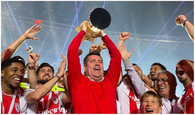 Süper Lig'e yükselen Samsunspor kupasını aldı