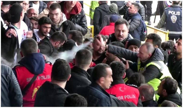 Maç sonrası olay çıkaran taraftarlara polis biber gazıyla müdahale etti