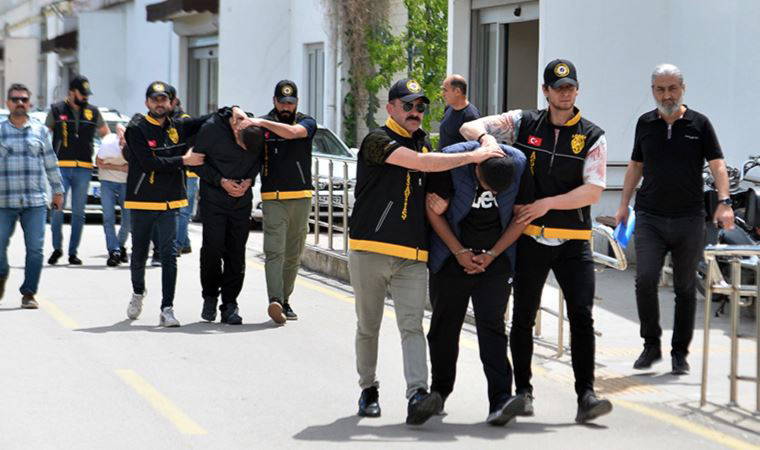 Yoldan geçen bir kişi ölmüş, bir kişi de yaralanmıştı... Çatışmanın şüphelileri tutuklandı