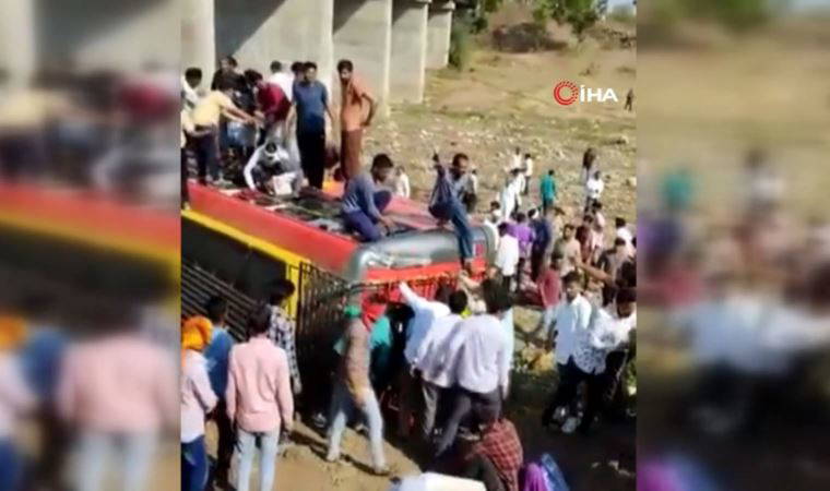 Hindistan’da otobüs köprüden uçtu: 22 ölü