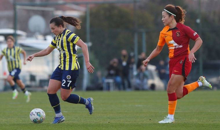 Turkcell Kadın Futbol Süper Ligi yarı finallerinde derbi heyecanı yaşanacak