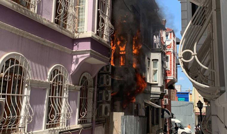 Beyoğlu'nda yangın paniği