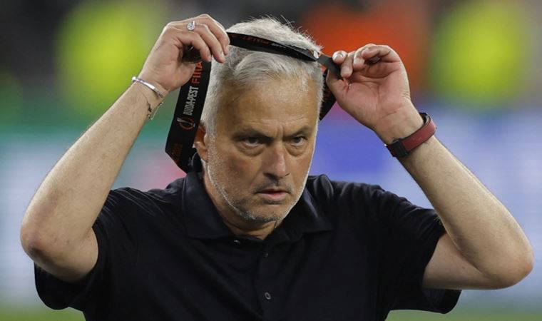 Jose Mourinho İngiliz hakeme ateş püskürdü: 'Sen bir rezilsin'