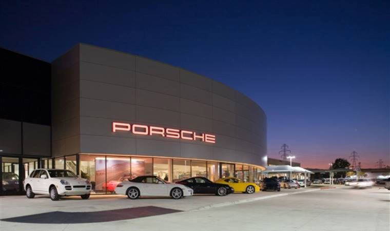Porsche'nin 60 yıllık logosu değişti!