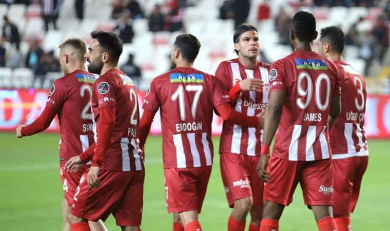 Sivasspor'da 9 futbolcunun sözleşmesi bitti