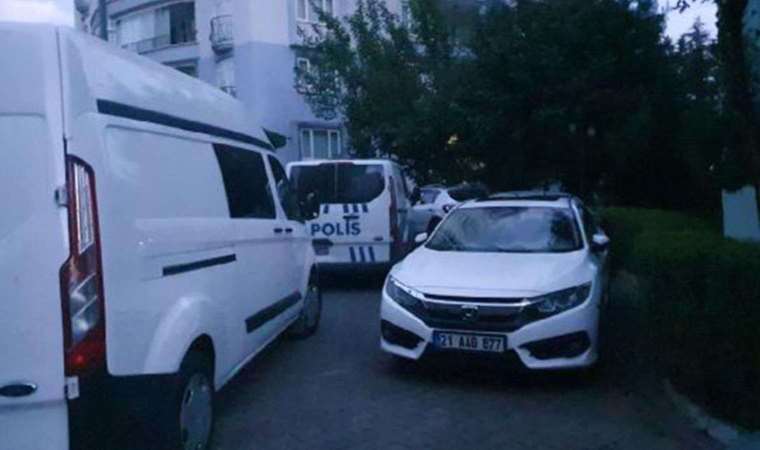 Dehşet veren olay: Annesi ve kız kardeşini odaya kilitleyip, babasının boğazını kesti