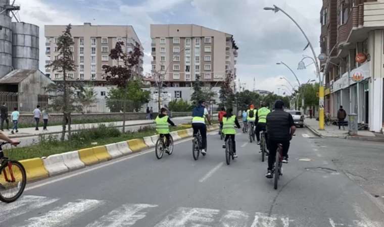 Çocuk işçiler için pedal çevirdiler