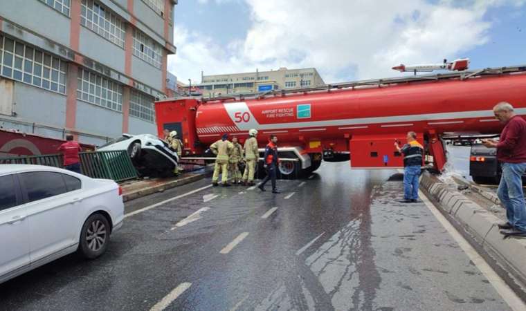 Yangına müdahaleye giden su tankeri kaza yaptı: Yol trafiğe kapandı