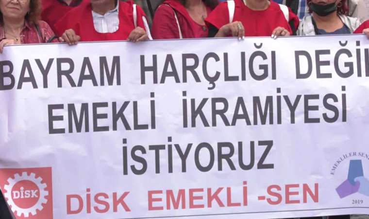 Emeklilerden 'ikramiye ve maaş iyileştirmesi' eylemi: 'Şeker alacak paramız yok, markete gidemiyoruz'