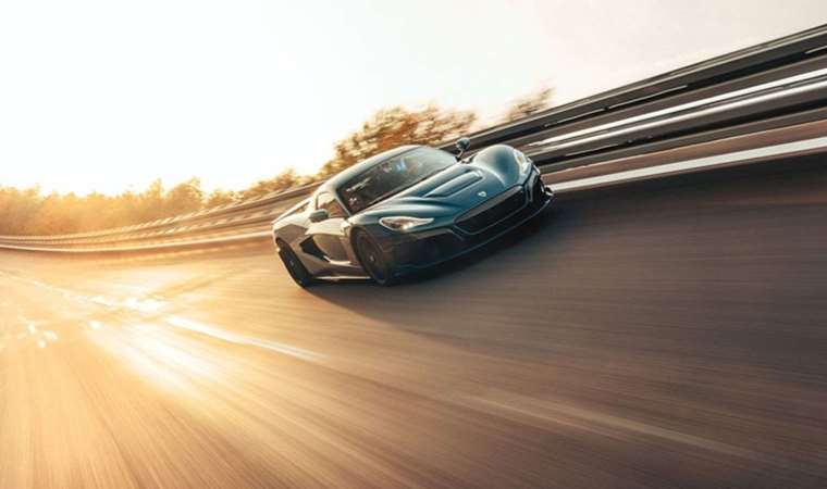 En hızlı elektrikli otomobil ABD'de teslim edildi