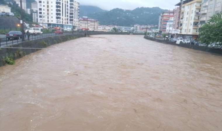 Trabzon’da sağanak etkili oldu: Hoparlörden anonslar yapıldı