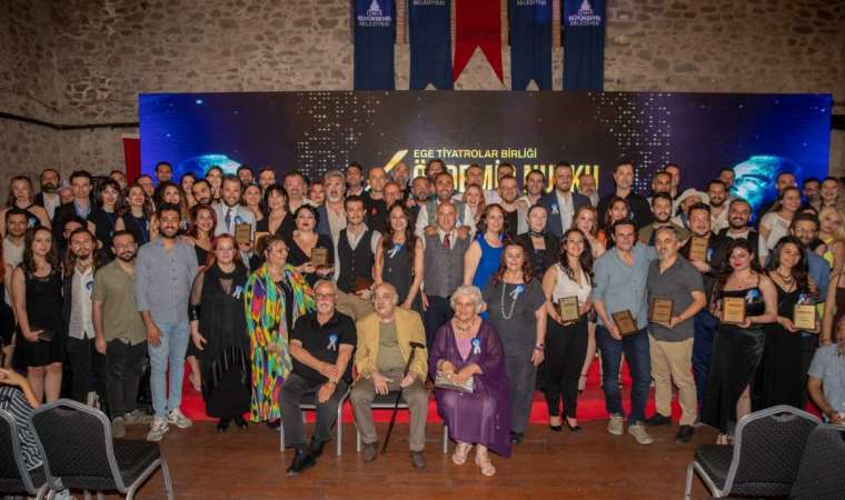 İzmir Şehir Tiyatroları’na 6 dalda “Özdemir Nutku” ödülü