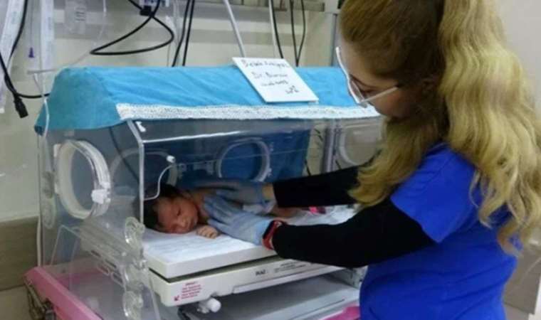 Mersin'de parkta erkek bebek bulundu