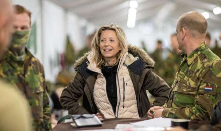 Hollanda'dan Ukrayna çıkışı: NATO, F-16'ları gelecekte kullanabilir