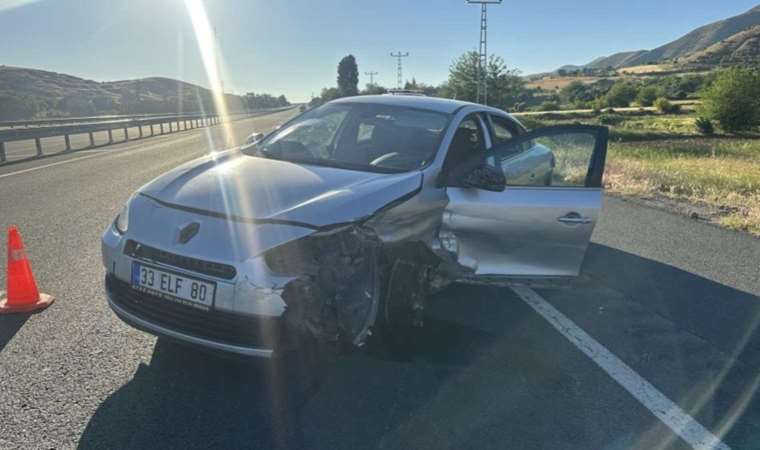 Elazığ'da otomobil bariyerlere çarptı: 3’ü çocuk 4 yaralı