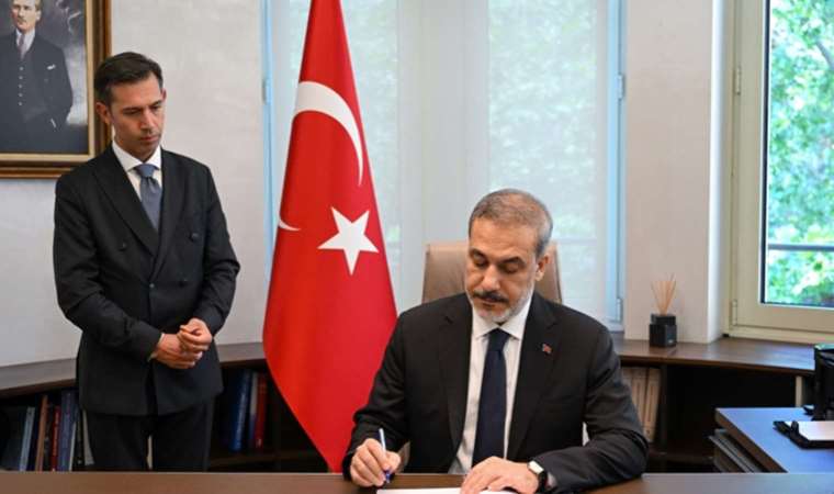 Dışişleri Bakanı Hakan Fidan, yeni büyükelçilere görevlerini tebliğ etti