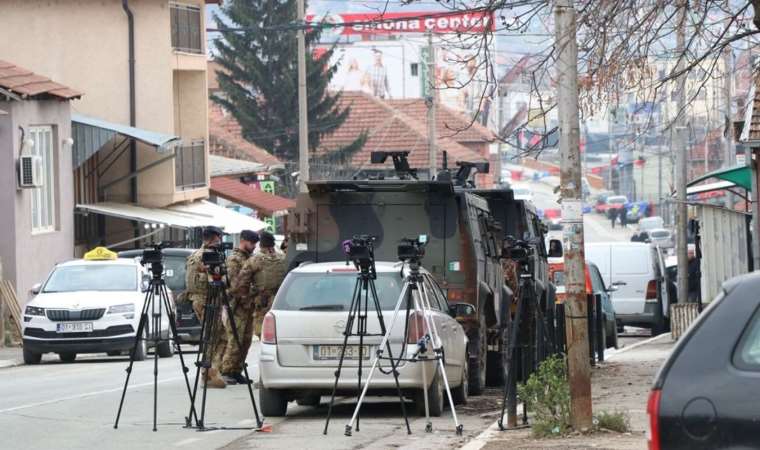 Kosova'nın kuzeyinde gazetecilere saldırı