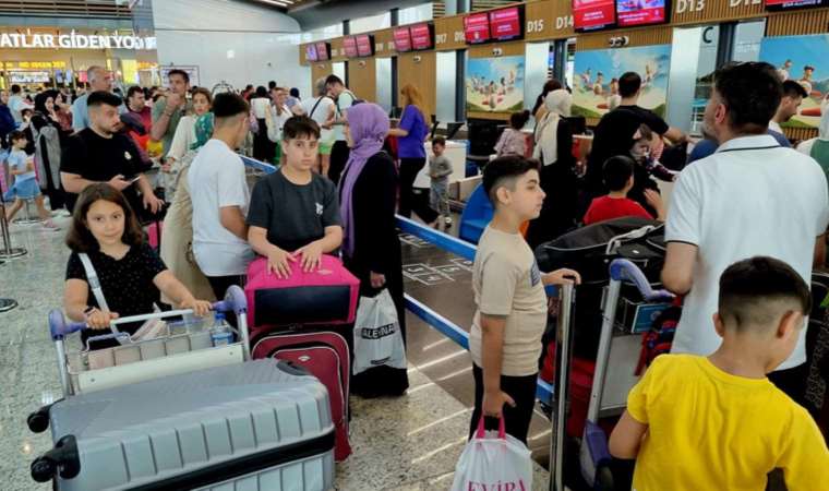 İstanbul Havalimanı'nda 'karne tatili' yoğunluğu