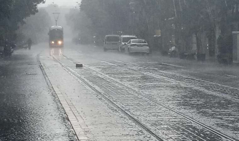 Eskişehir'de şiddetli sağanak ve dolu etkili oldu: Hayatı olumsuz etkiledi