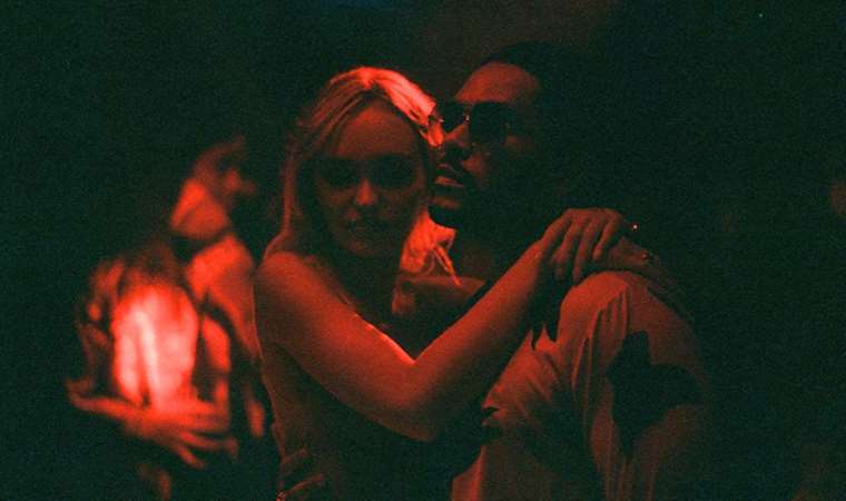 Aksak Bir Hiciv: The Idol