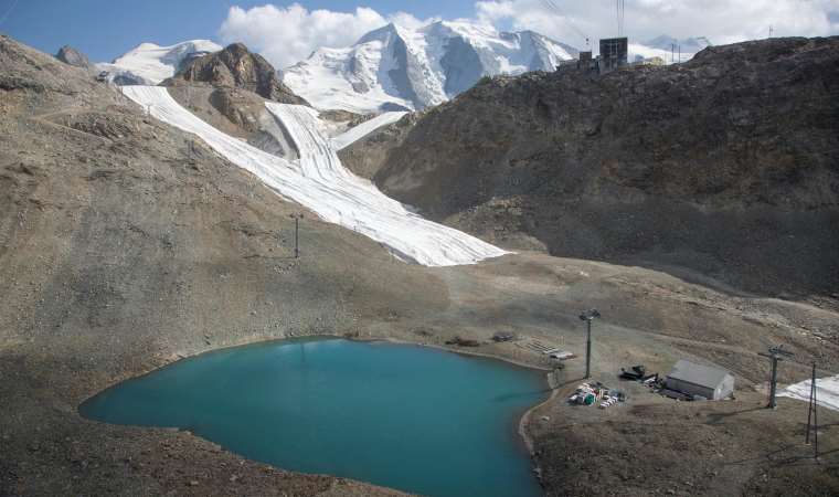 Buzulların hızla eridiği İsviçre’de yeni iklim kanunu referandumda kabul edildi