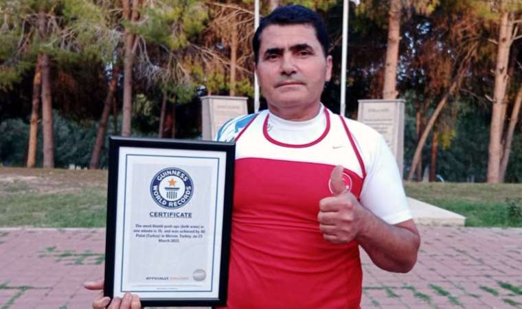 Bu kez de 'Başparmakla şınav çekme rekoru' ile Guinness'e girdi