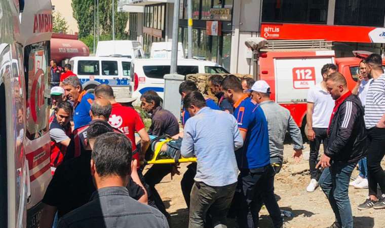 Bitlis'te inşaat alanında toprak kaydı: 2 işçi yaralı
