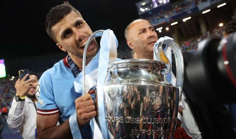 İspanyol futbolcu Rodri'den 4 kupalı unutulmaz sezon!
