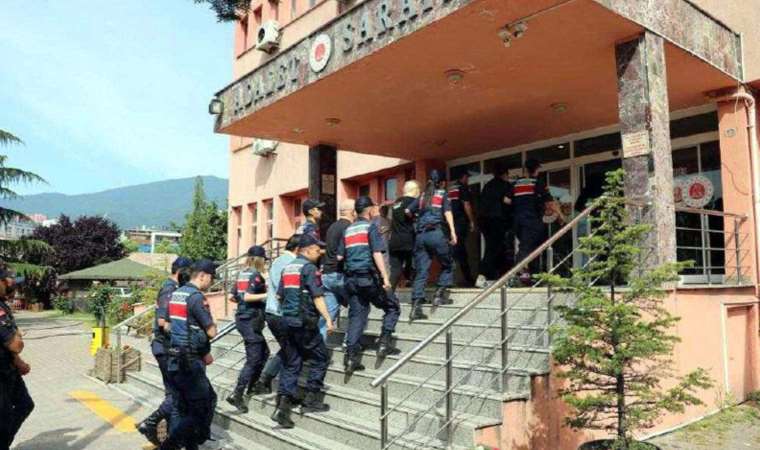 4 ilde FETÖ üyelerini yurtdışına kaçıranlara operasyon: 13 gözaltı