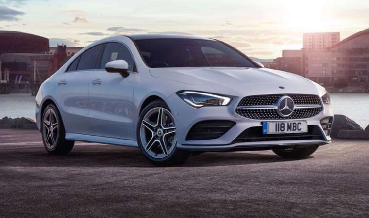 Mercedes-Benz internetten satış kararını erteledi