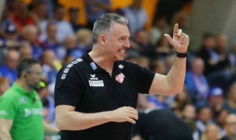 Galatasaray HDI Sigorta Kadın Voleybol Takımı'nın yeni başantrenörü Guillermo Naranjo Hernandez kimdir? Hernandez hangi takımlarda başantrenörlük yaptı?