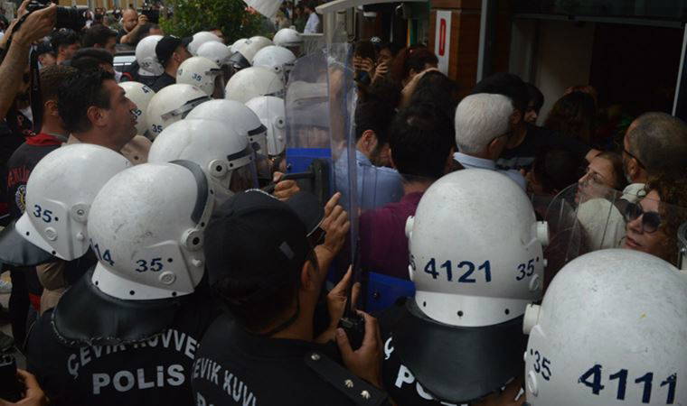 Onur Pikniği için basın açıklaması yapmak isteyen üniversitelilere polis müdahalesi