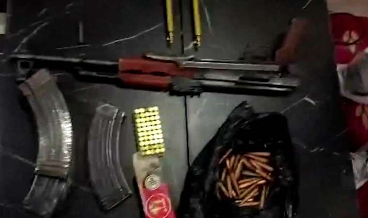 Diyarbakır'da eğlence mekanında zulalanmış silahlar ele geçirildi