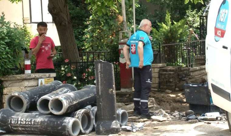 Kadıköy’de doğalgaz borusu patladı, sigarayla başında bekledi