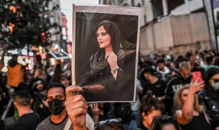 İran: Mahsa Emini protestolarının arkasında yaklaşık 20 ülke var