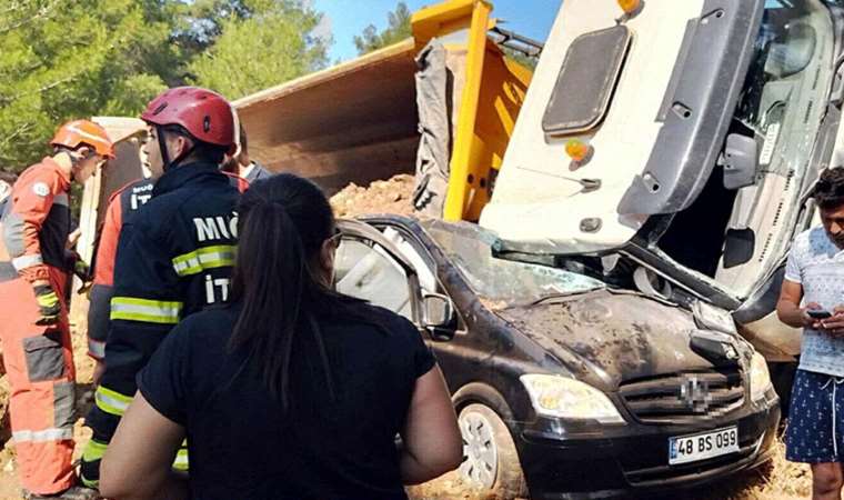 Hafriyat kamyonunun üzerine devrildiği VIP minibüsteki iş insanı hayatını kaybetti
