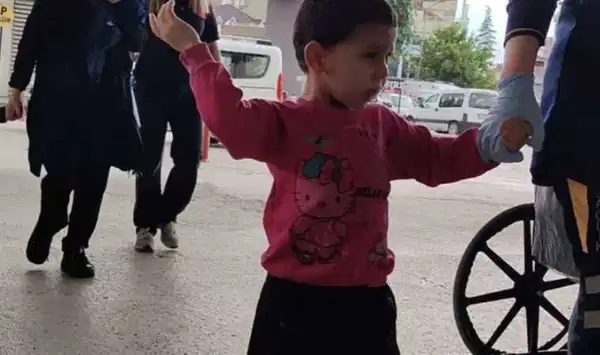 Toz deterjanı şeker zannedip yiyen dört yaşındaki çocuk hastanelik oldu