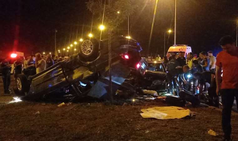 Ortalık savaş alanına döndü... Siirt'te iki otomobil çarpıştı: 1 ölü, 4 yaralı