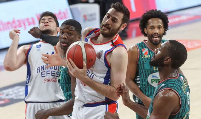 Beşiktaş Egehan Arna ile imzaladı