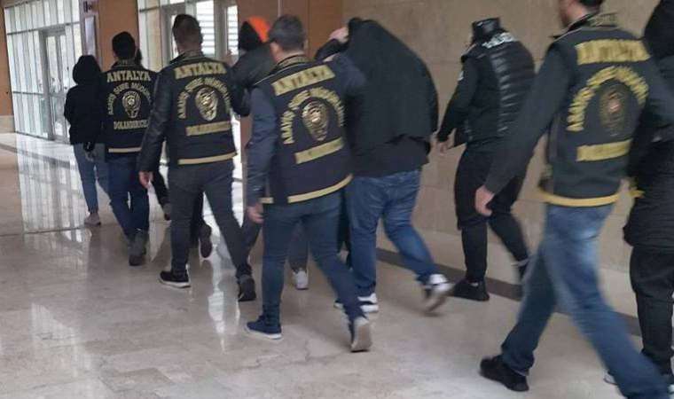 Konteyner ev satma vaadiyle depremzedeleri dolandıran 6 kişi yakalandı