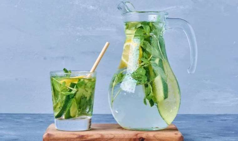 Kalorisiz ve şekersiz yaz içecekleri: Soğuk yeşil çay, limonata, smoothie tarifi...