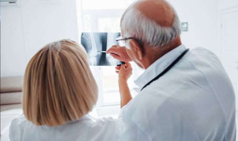 Kadınlarda menopoz sonrası kemik erimesi riski artıyor