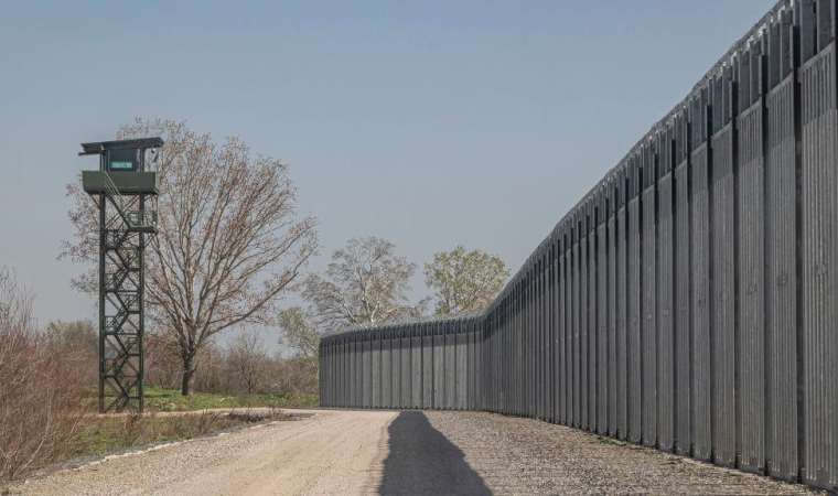 Yunan yetkililer: İnsan kaçakçılarının Meriç Nehri’nden ittirdiği 145 göçmeni kurtardık